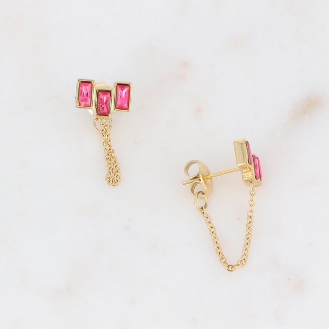 Goud oorbellen met roze stenen en ketting onderlangs
