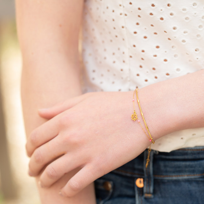 Dubbele goud met roze klaver armband