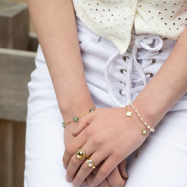 Beadle Chique klaverarmband of parels goud en wit