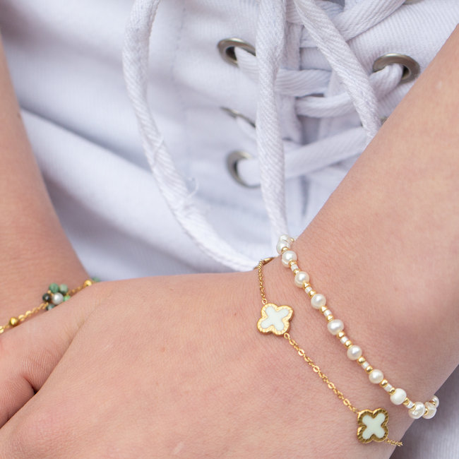 Beadle Chique klaverarmband of parels goud en wit