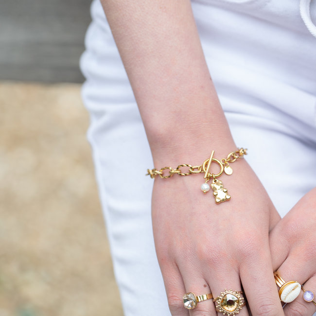Gummybeer armband goud met witte parel