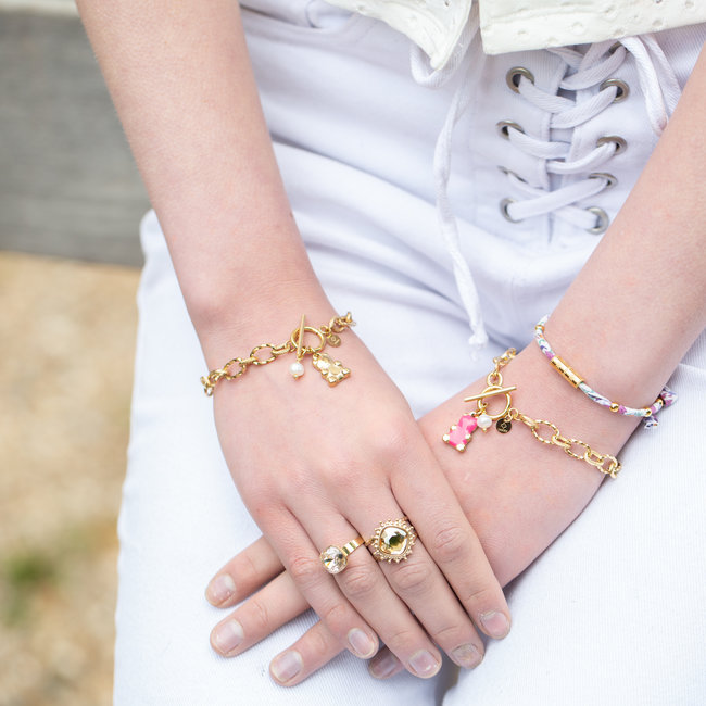Gummybeer armband goud met witte parel