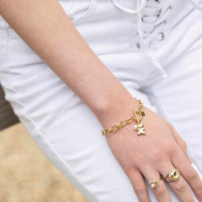 Gummybeer armband goud met witte parel