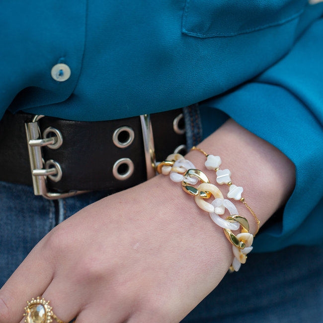 Beadle Goud armband met witte klavers of schakels