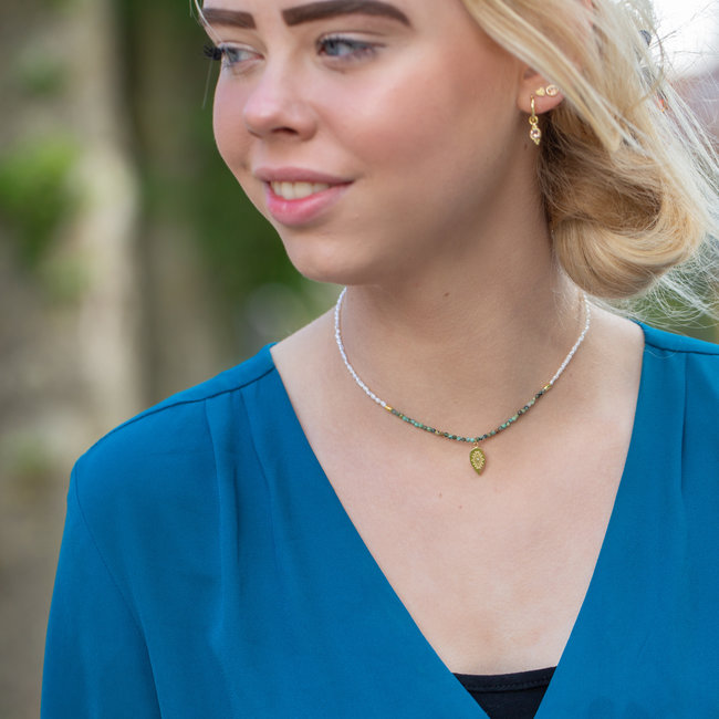 Ketting met natuursteentjes parels en aztec hanger