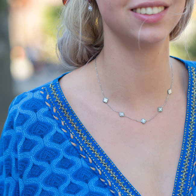 Ketting met witte klavers staal