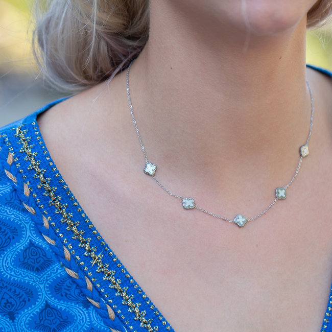Beadle Ketting met witte klavers staal