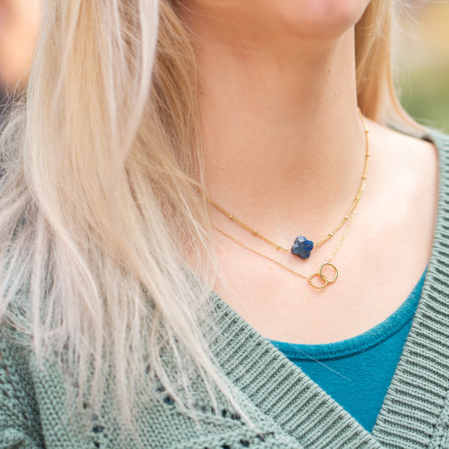 Goud ketting met klaver of verbonden ringen, cirkels
