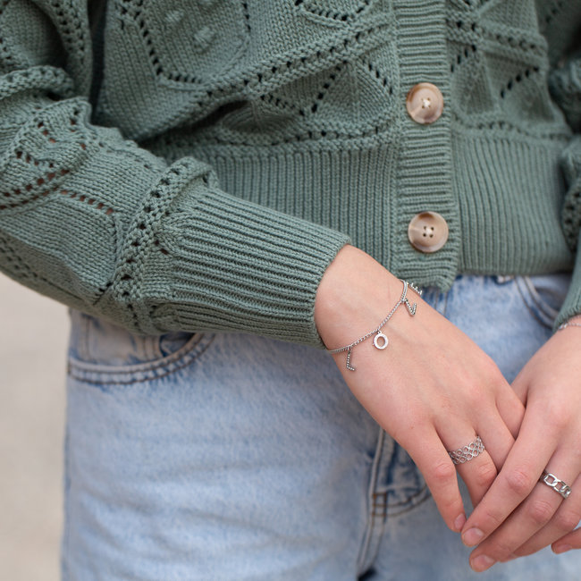 Zilverkleurige armband met love