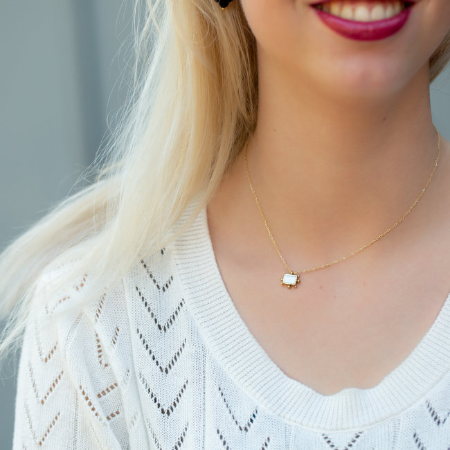 ZAG  Bijoux Goudkleurige ketting met witte steen zonnetje