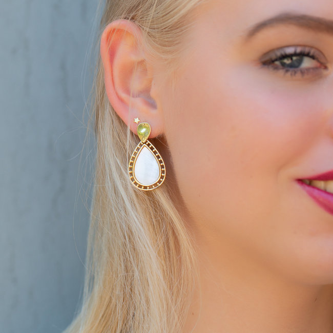 Biba Classy druppel oorbellen goud schelp