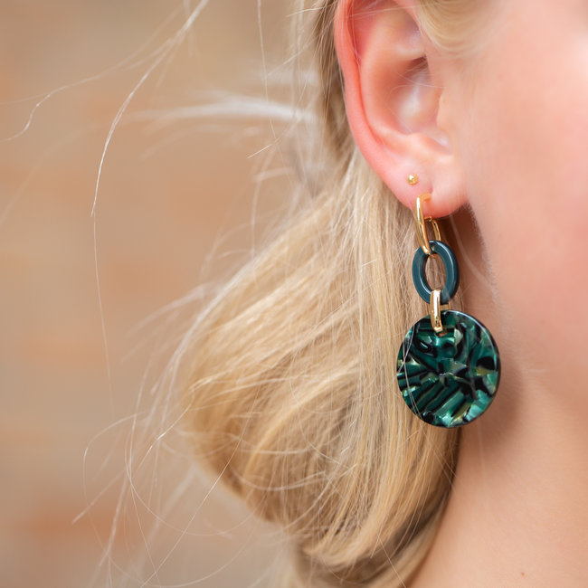 Groene resin oorbellen goudkleurig