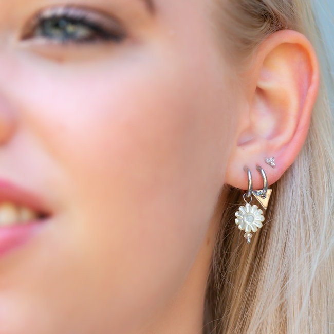 Day & Eve  Bloem of driehoek oorbellen