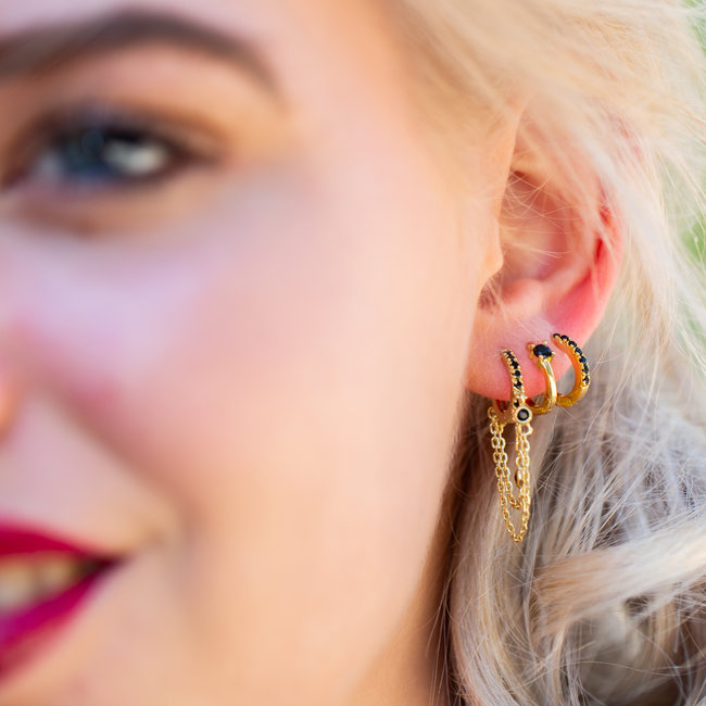 Goud oorbellen met zwarte zirconia en chain ketting