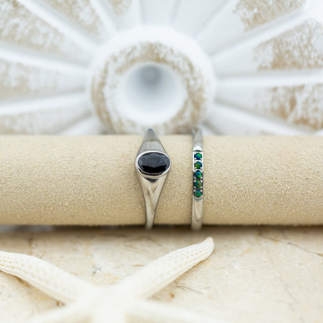 Zwarte of groene ring