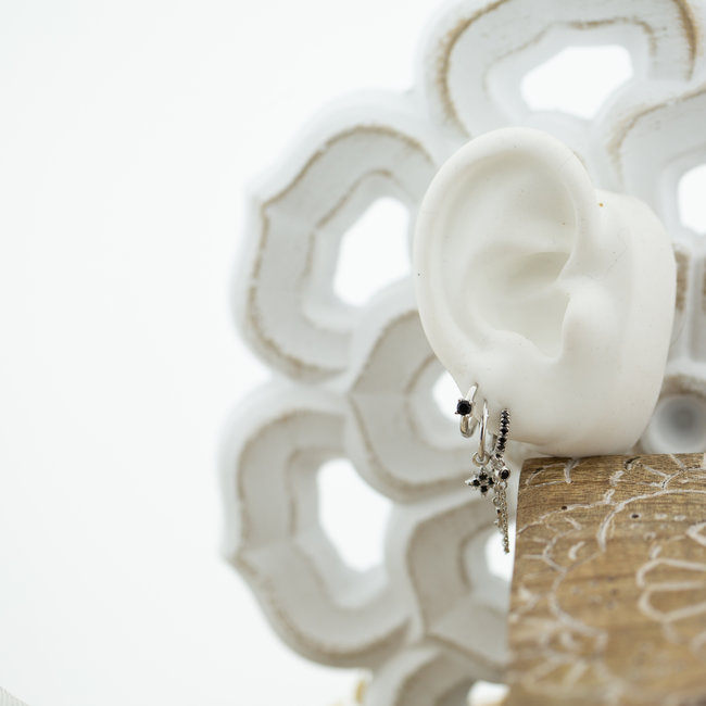 KARMA Zwarte zirconia oorbellen