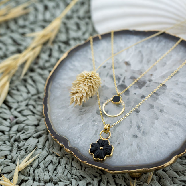 Cirkel ketting met zirconia en zwarte steen