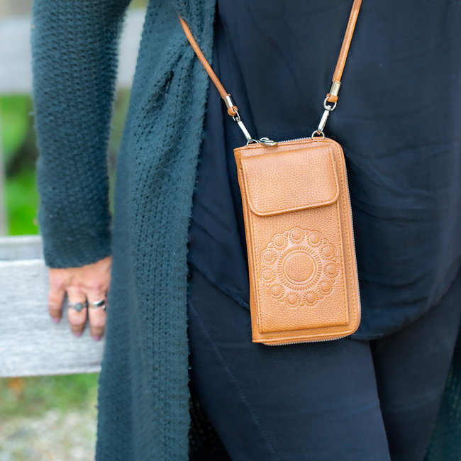 Cognac Telefoon portemonnee tasje zeeuwse knop