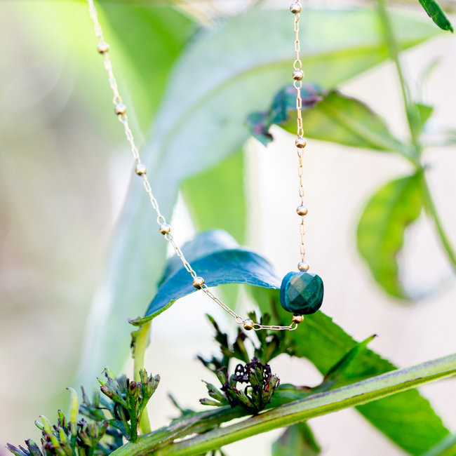 ZAG  Bijoux Goud bolletjes ketting met groene vierkante steen