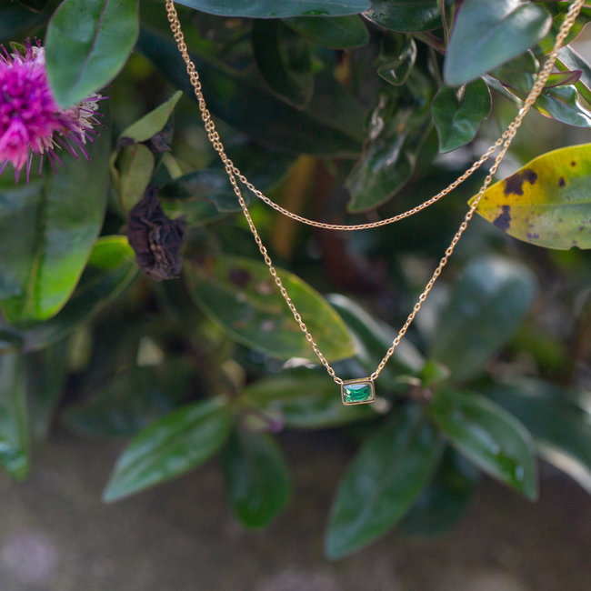 ZAG  Bijoux Dubbele schakel ketting met groene zirconia rechthoek steen
