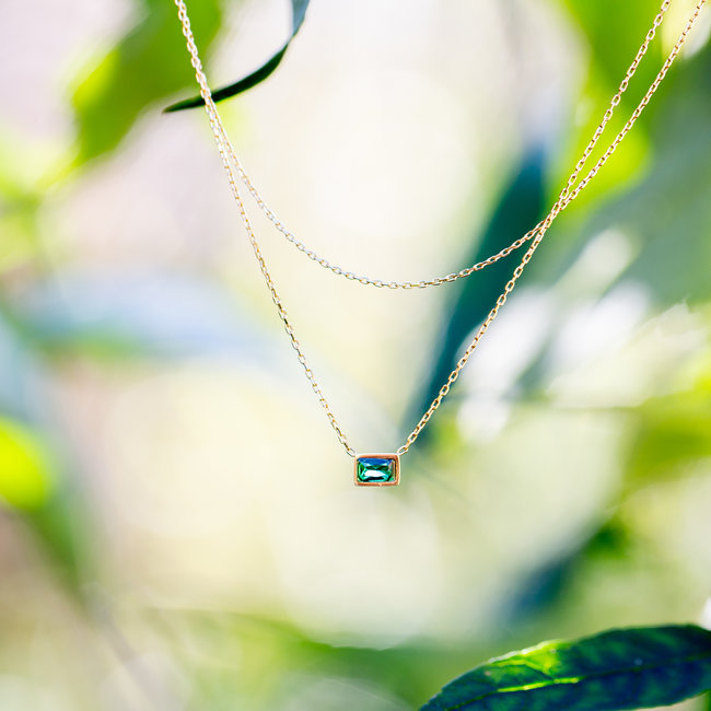 ZAG  Bijoux Dubbele schakel ketting met groene zirconia rechthoek steen