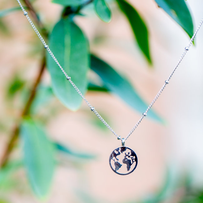 Ketting staal zilver wereldbol aarde