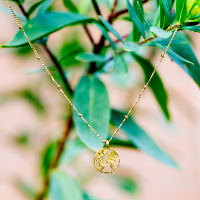 "Wear the World: Ketting met wereldbol!"