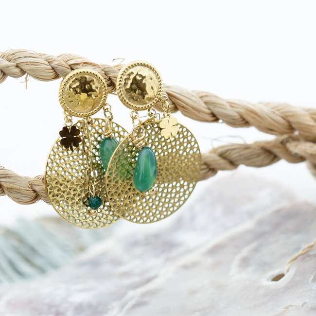 Goud oorbellen met groene details