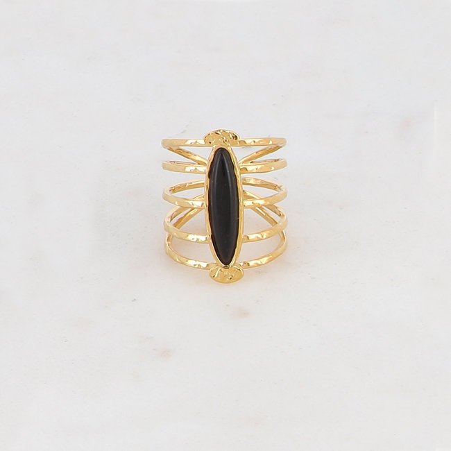Ikita  Gouden statement ring met ovaal zwarte steen