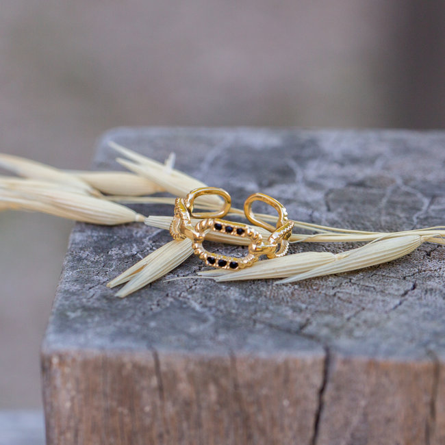 Schakelring met zwarte strass