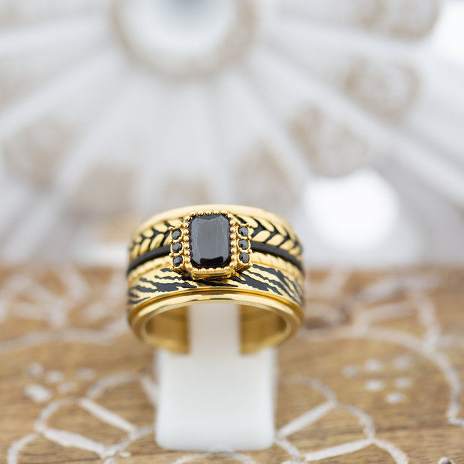 Complete ring goud zwart steen