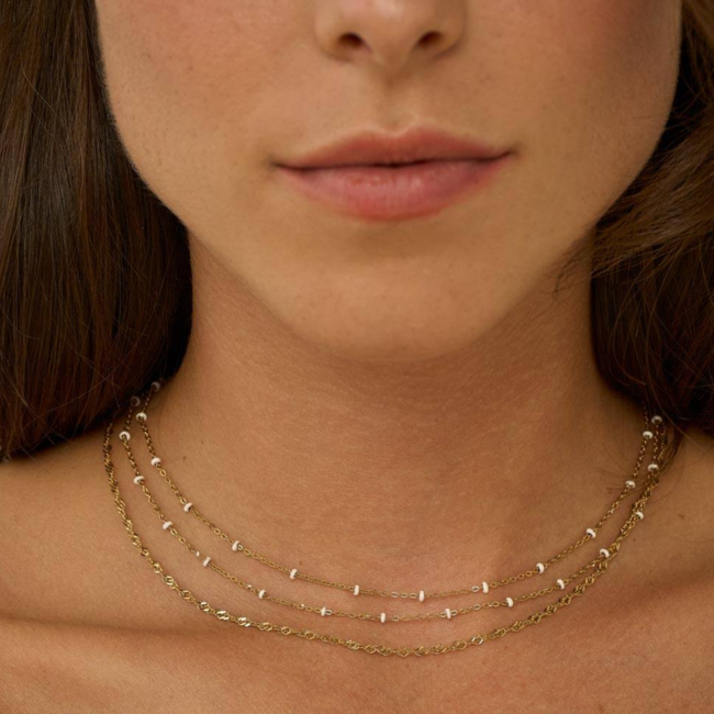 Goud dubbele ketting met witte kralen