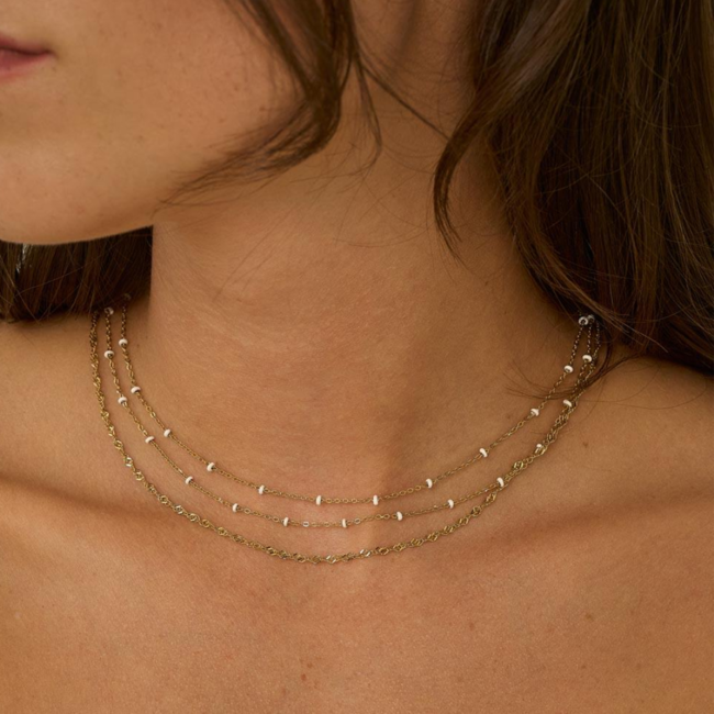 Goud dubbele ketting met witte kralen