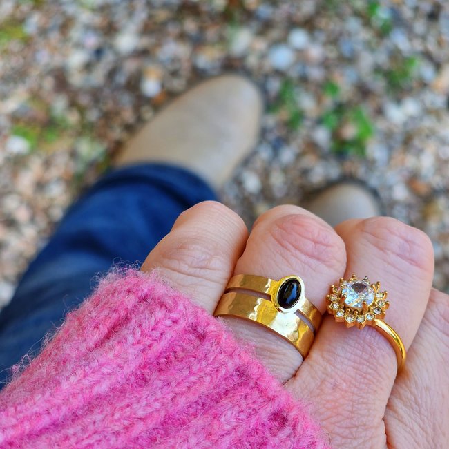 ZAG  Bijoux Goud brede ring met zwarte onyx steen