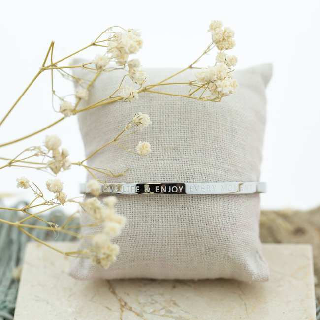 Beadle Love Life & Enjoy every moment tekst armband zilver