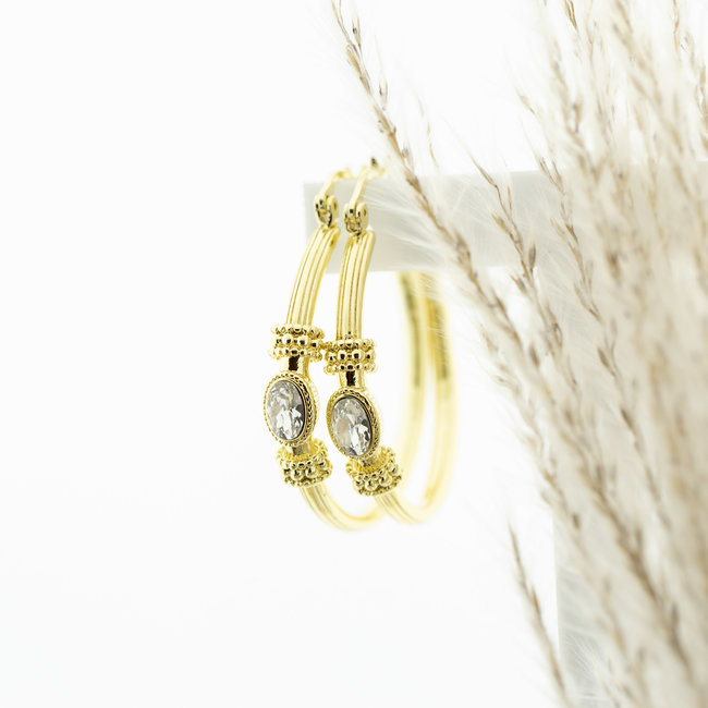 Gouden oorbellen met glinsterende crystal steentjes