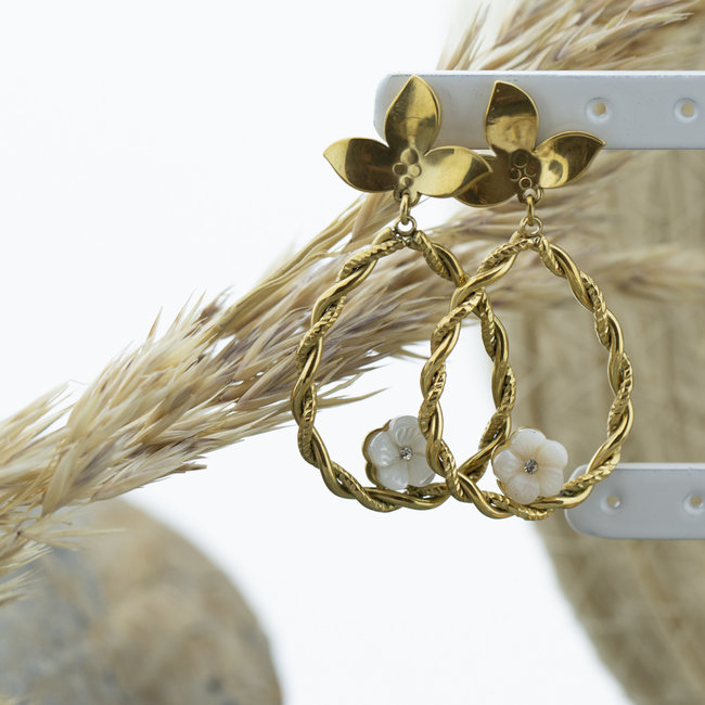 Druppel bloem oorbellen goud