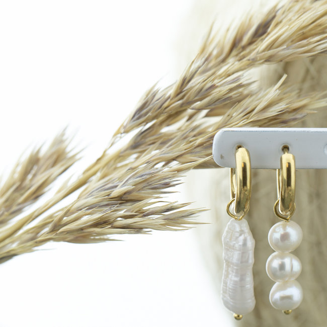 Goud creolen oorbellen met witte parel