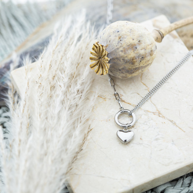 Zilver schakelketting met hart