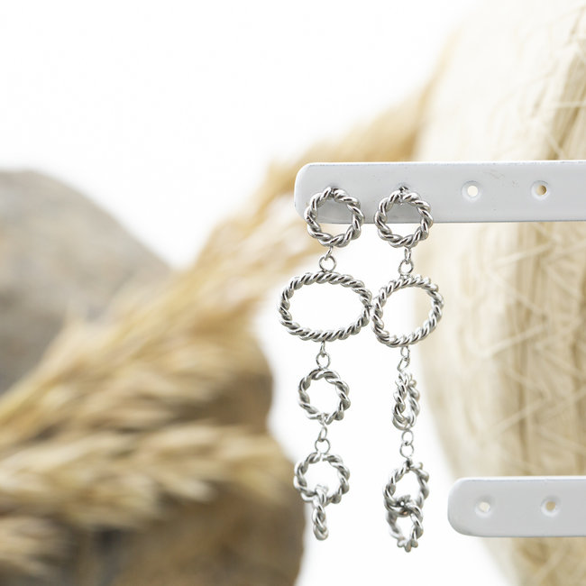 Day & Eve by Go Dutch Label Lange schakel oorbellen zilver