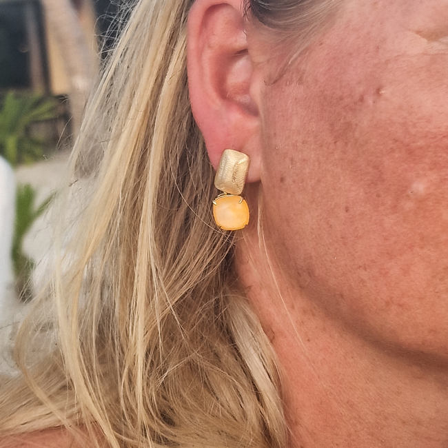 Biba Peach oranje rechthoek crystal oorbellen