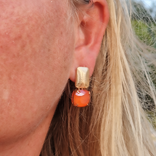 Biba Oranje vierkante crystal oorbellen