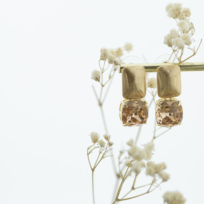 Biba Champagne vierkante crystal oorbellen