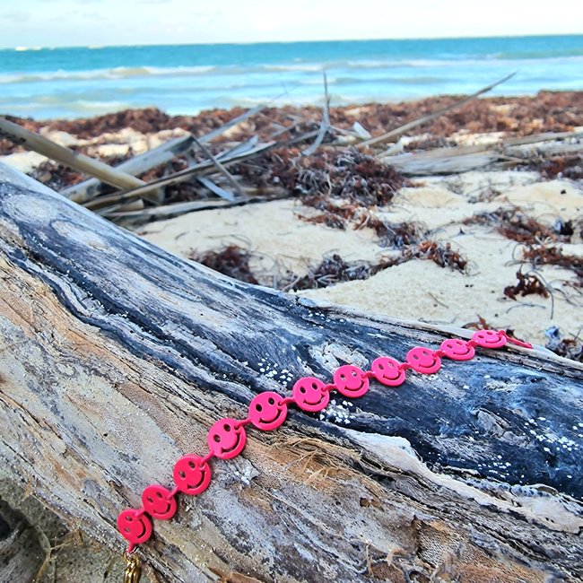 Fuchsia smiley armband
