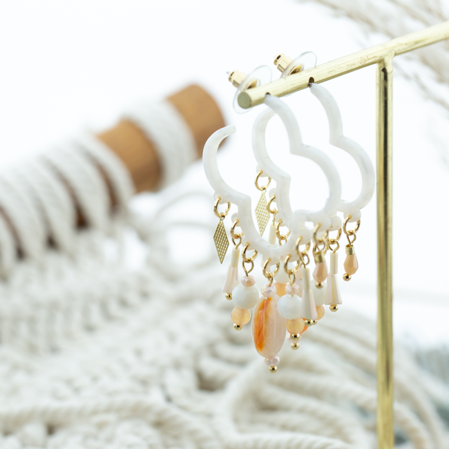 Boho ibiza witte klaver oorbellen