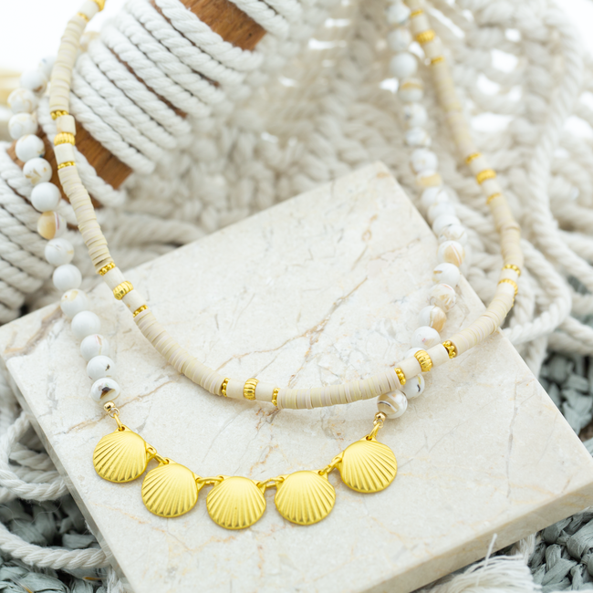 Ketting beige wit surf of schelpen