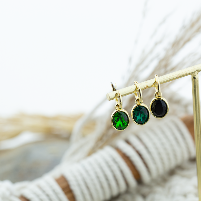 Biba Ovaal crystal oorbellen in groen of zwart