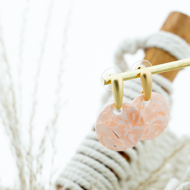 Creme roze print oorbellen