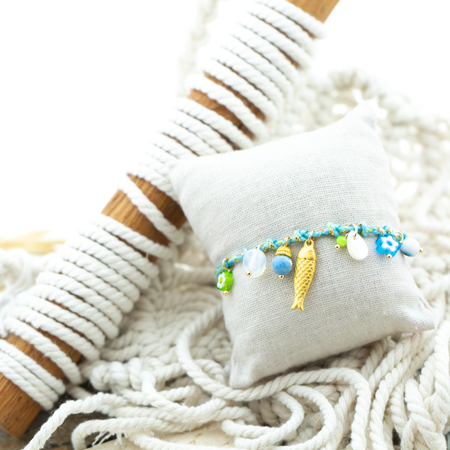 Blauwe knoopjes koord armband met vis