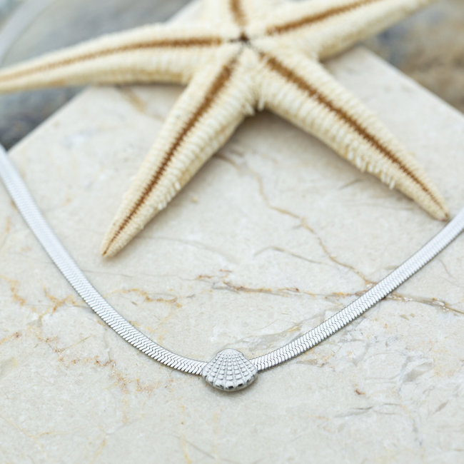 Platte schakel zilver ketting met schelpje